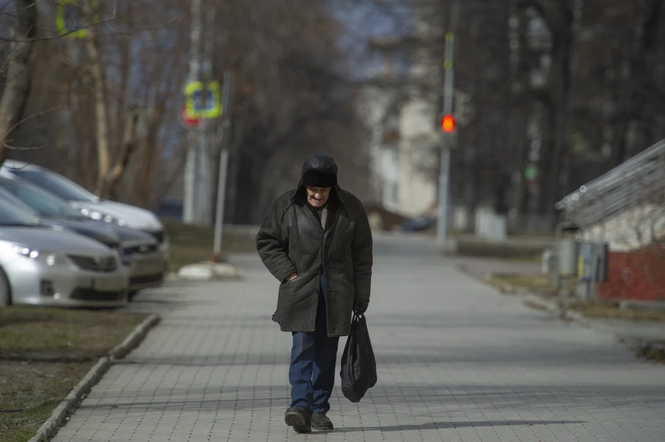 Грабитель дождался, пока дед зайдет в подъезд.