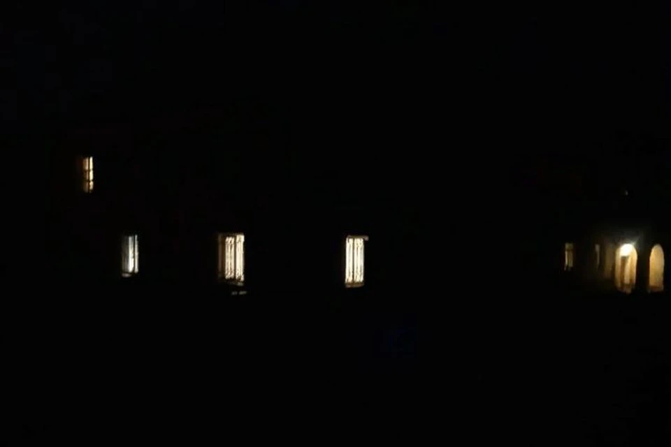 По такой темноте ходят жители поселка Сокол. Фото: группа "Жесть Ярославль"