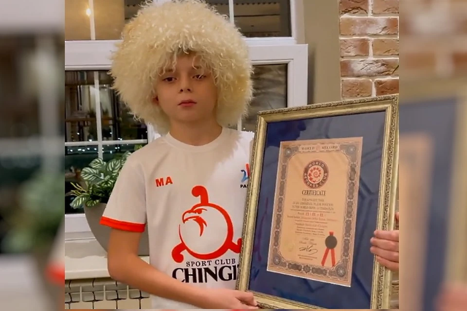 Гетагазов теперь – обладатель заветного сертификата, подтверждающего, что он стал мировым рекордсменом. Фото: спортивный клуб «Чингиз»