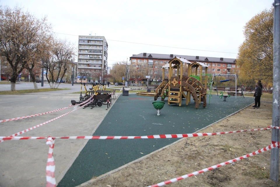В Тюмени обновили аллею Молодоженов.