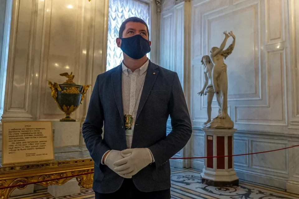 Иностранцы не смогут посещать музеи и театры Петербурга без QR-кодов.