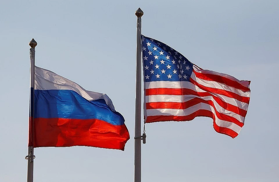 Кремль: Россия и США считают необходимым продолжить контакты на высшем уровне