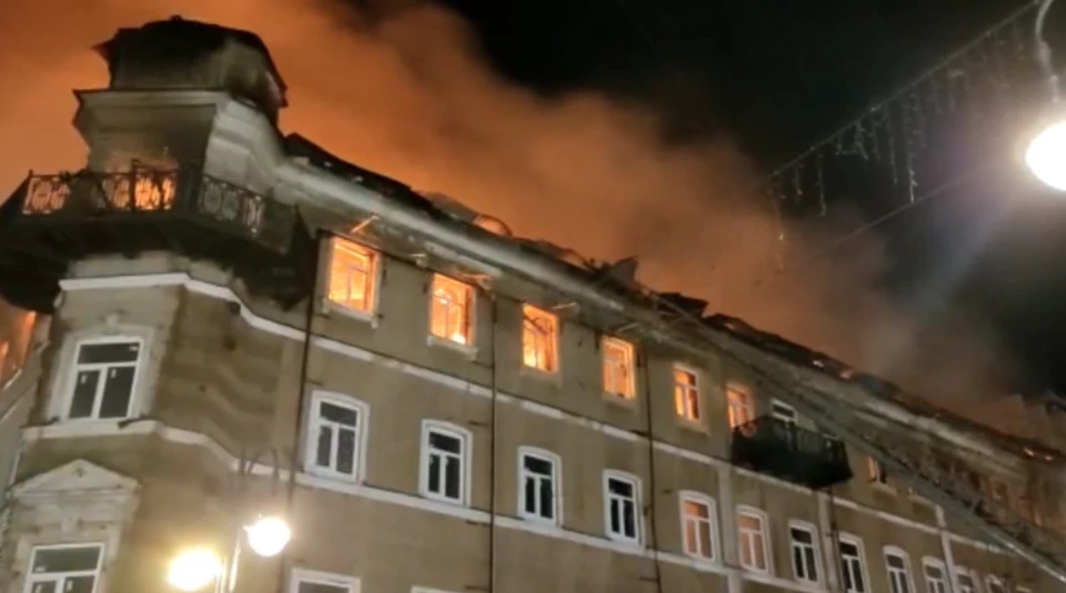 Этой ночью в Саратове сгорело здание бывшей гостиницы «Россия»
