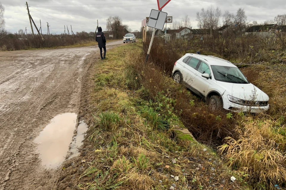 Водитель машины был трезв, но не справился с управлением. Фото: УГИБДД по Тверской области