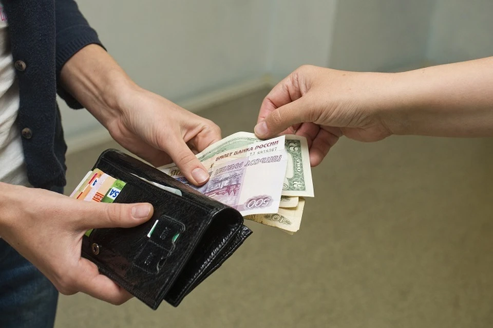 Работодатель задолжал сотрудникам почти миллион рублей
