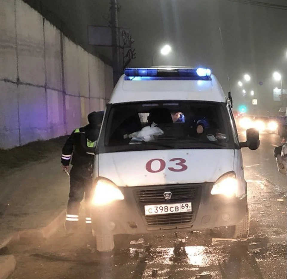 Женщина решила сократить путь и попала под автомобиль. Фото: ГИБДД по Тверской области