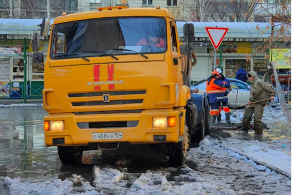 Работы на месте происшествия еще продолжаются. Фото: Илья Лисицин