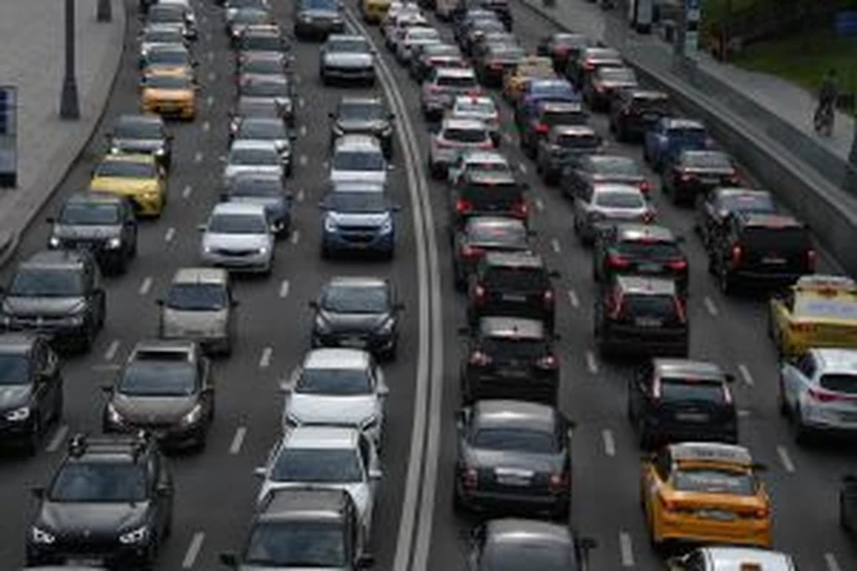 В Краснодаре вместе с дождем начались проблемы у автомобилистов