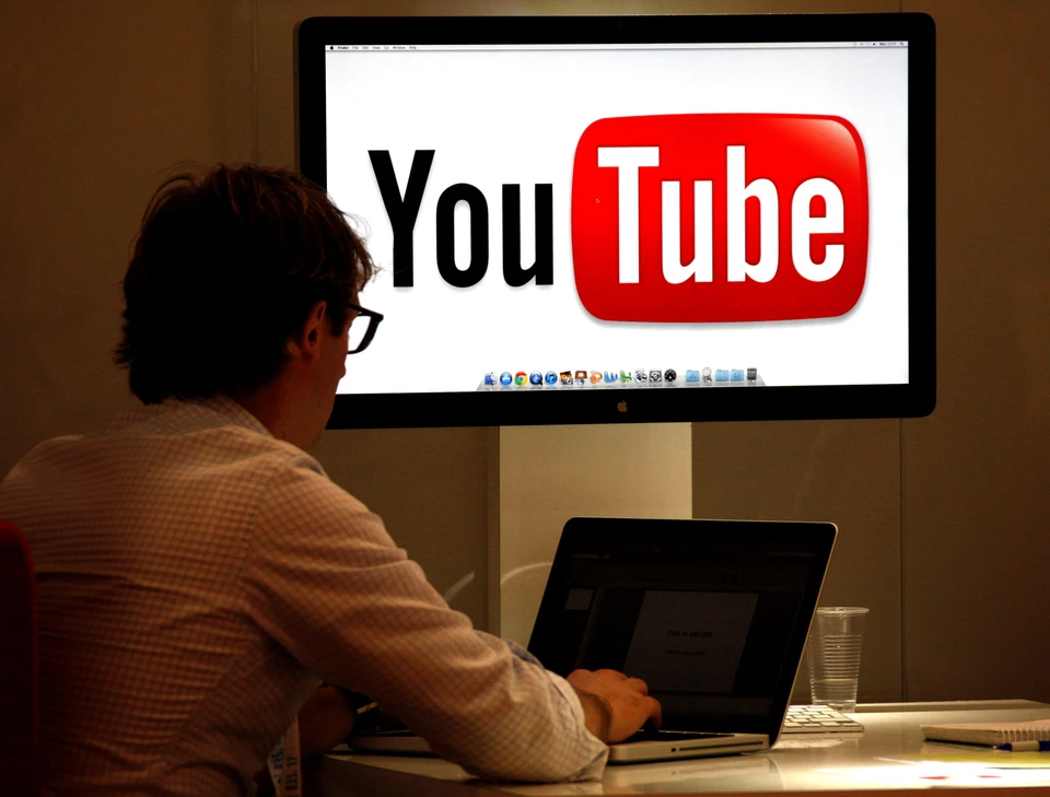 Колодко добавил, что заработок автора на YouTube складывается из доходов от рекламных вставок Google, подписки YouTube Premium, суперчатов и суперстикеров, а также спонсорства.