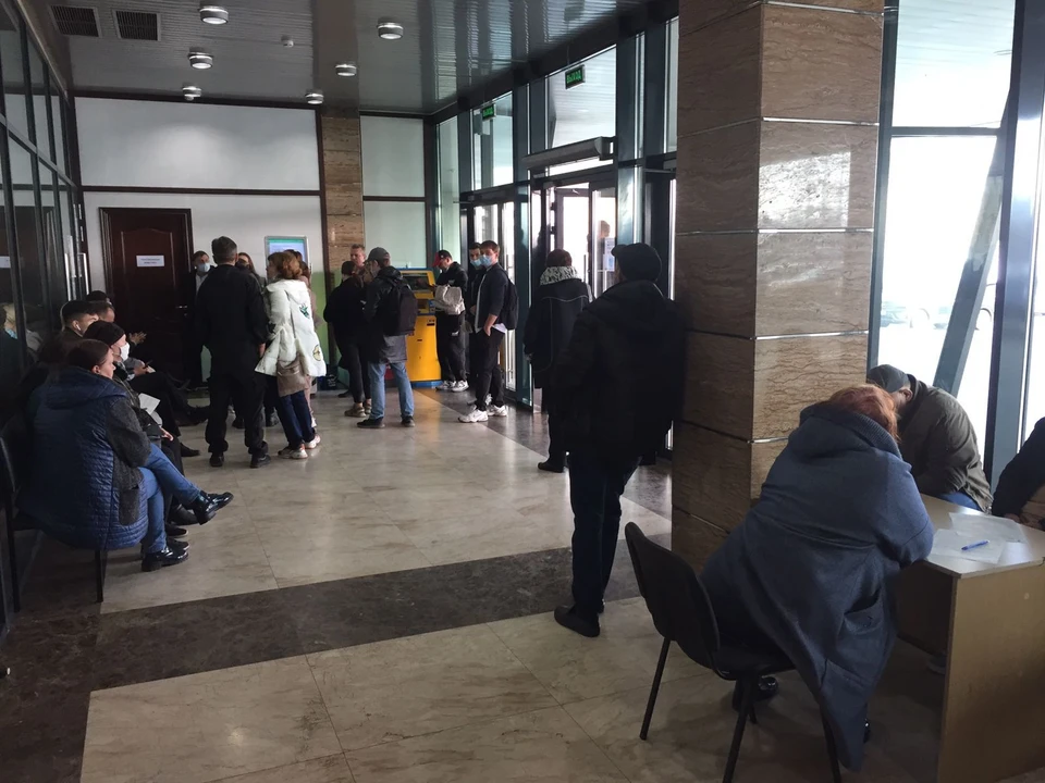 С конца октября в Приморье стоят большие очереди за прививкой