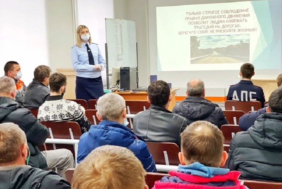 На курсах водители могут задать интересующие их вопросы. Фото: УГИБДД по Свердловской области