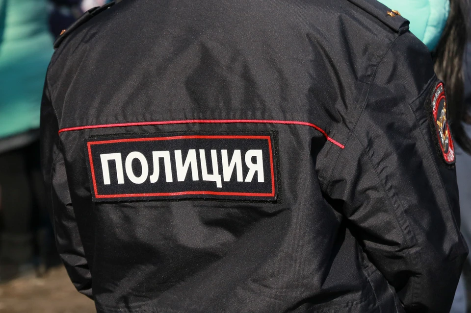 Продавцы сначала сами хотели задержать грабителя, но им не удалось