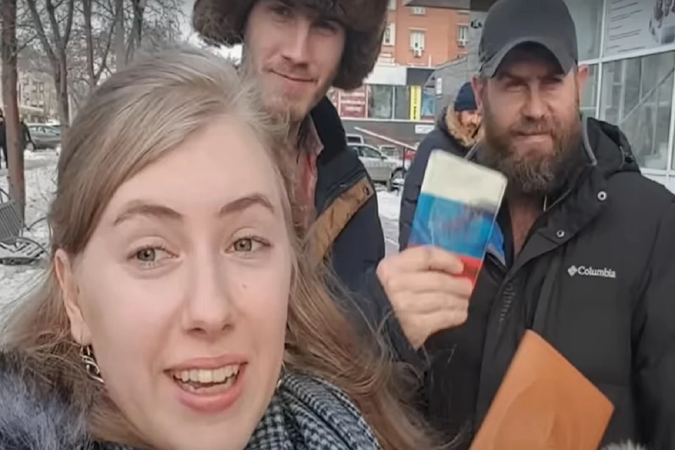 Австралийской семье, живущей в Новосибирске, разрешили остаться в России. Фото: RussianHomesteadGirl // YouTube/