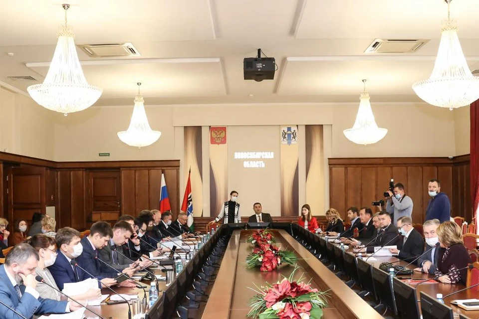 Комитет Законодательного Собрания по бюджетной политике заслушал информацию Правительства региона о ходе реализации проекта строительства областной инфекционной больницы в рамках государственно-частного партнерства. Фото: Законодательное собрание Новосибирской области.