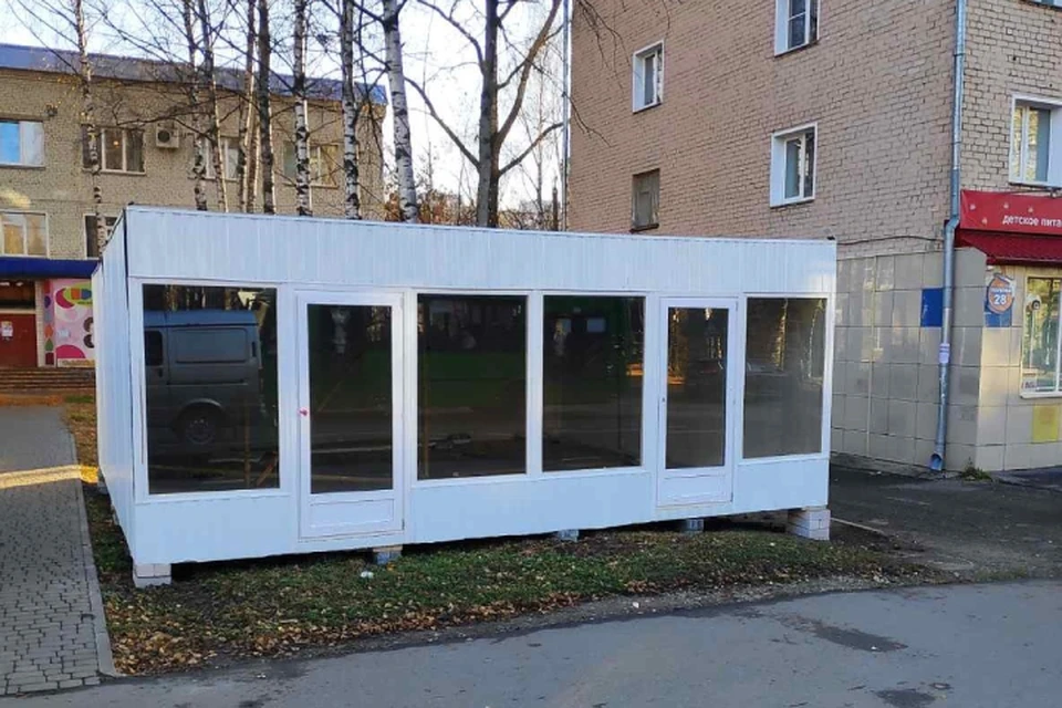 В охранных зонах незаконно строят киоски и торговые павильоны. Фото: пресс-служба Кировского филиала «Т Плюс»