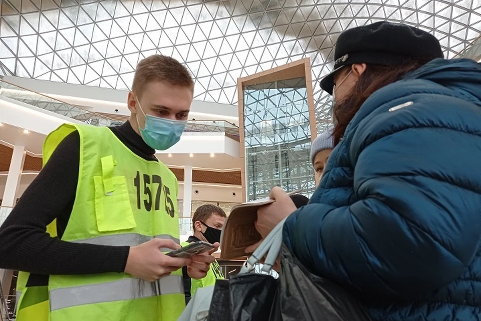 Получить QR-код в Екатеринбурге и Свердловской области могут те, кто вакцинировались либо те, кто переболел ковидом