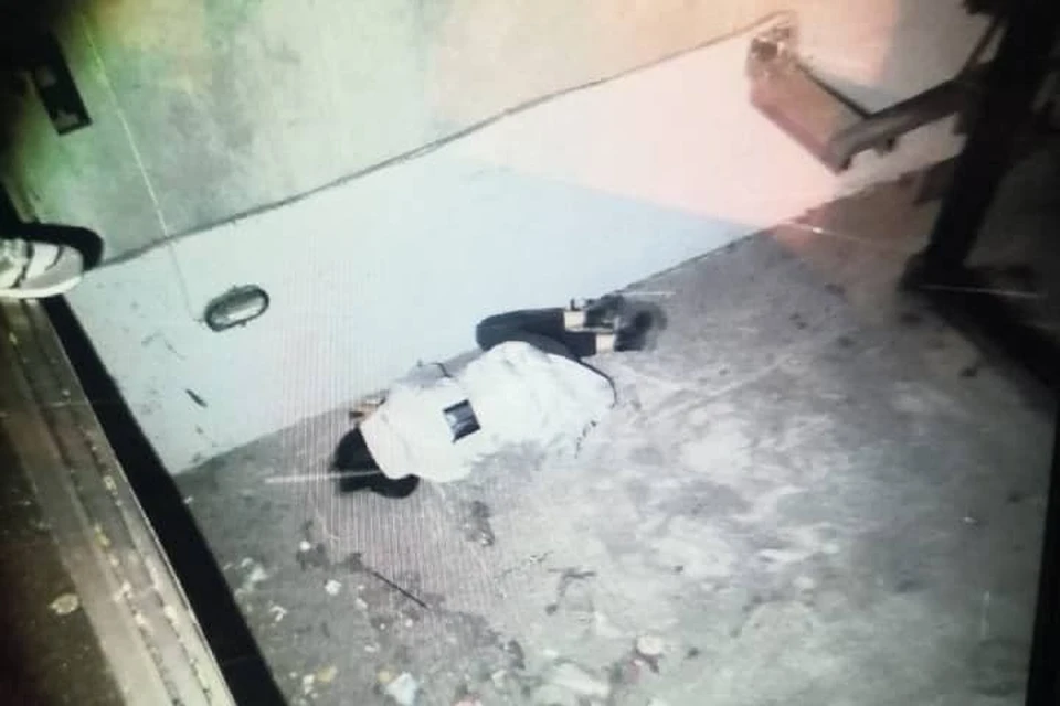 Девушка провалилась в шахту лифта и пролежала там всю ночь. Фото: Источник "КП-Петербург".