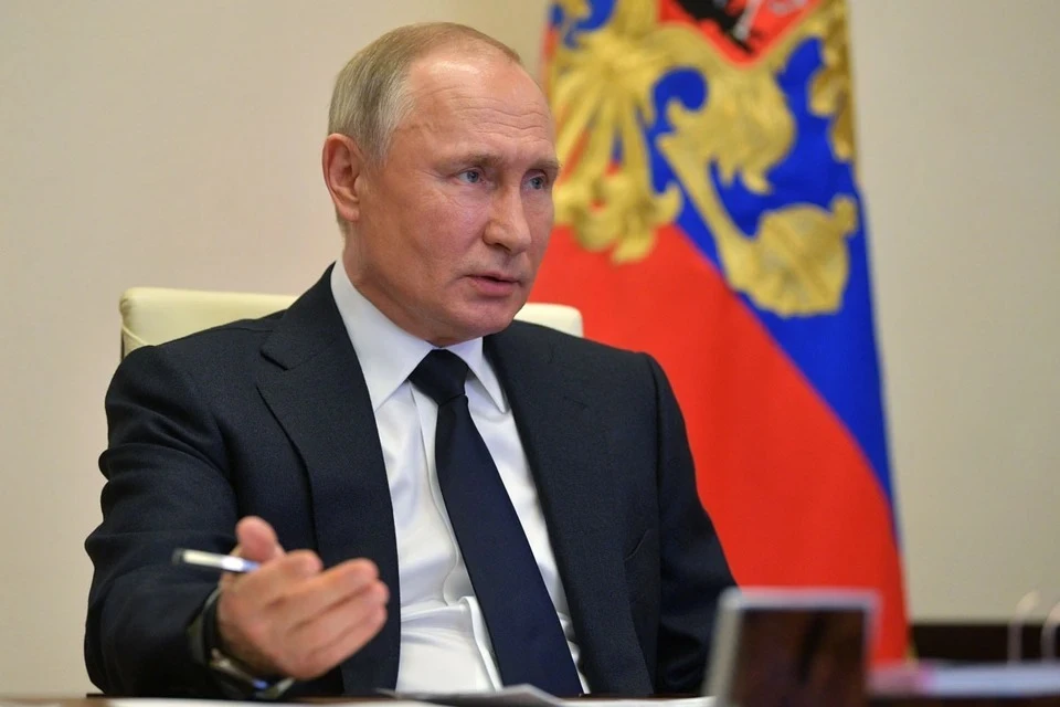 Путин призвал обеспечить бюджетникам достойную зарплату