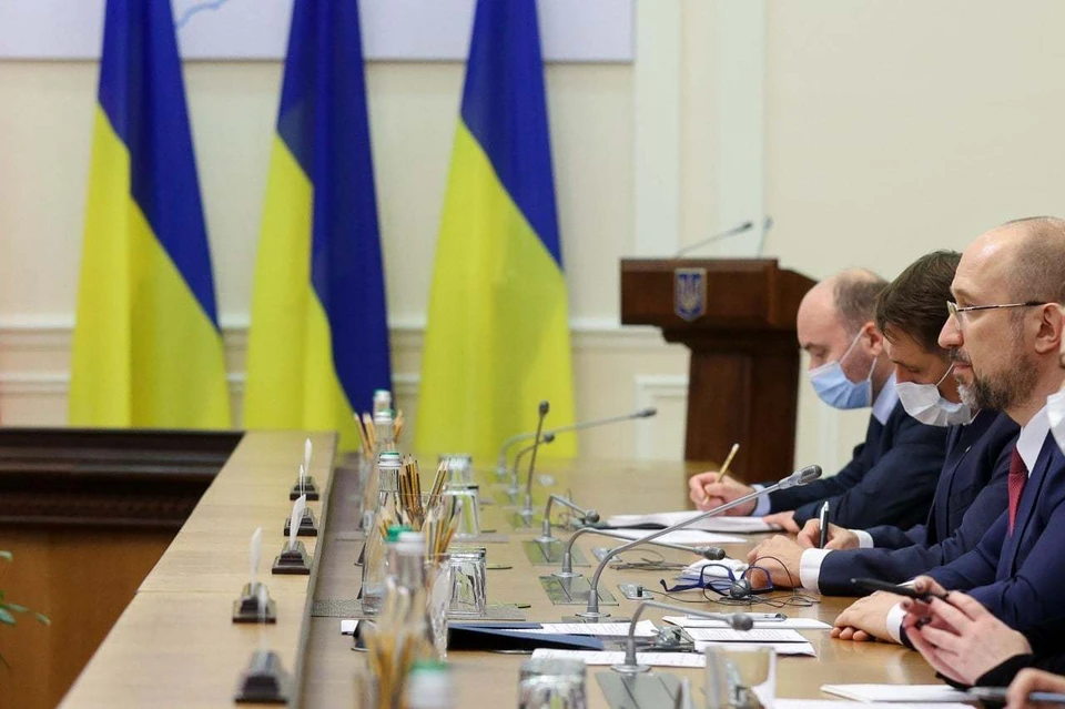 Кабмин Украины распорядился рассмотреть снятие санкций с двух бывших депутатов Рады от РК. Фото: Кабмин Украины/facebook
