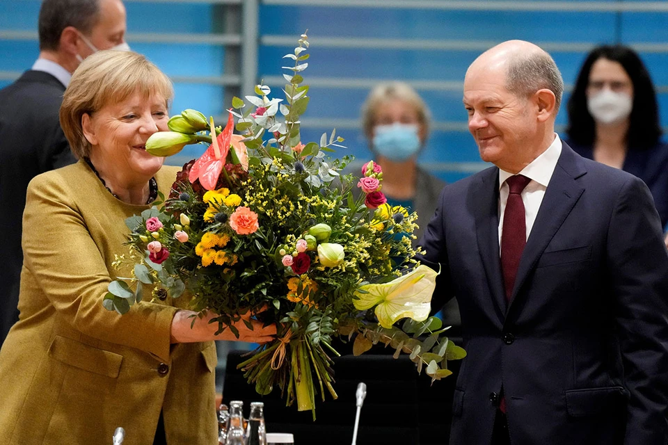 Новым канцлером станет кандидат от СДПГ — Олаф Шольц. В этом все были уверены и после выборов, ведь он представляет победившую партию.