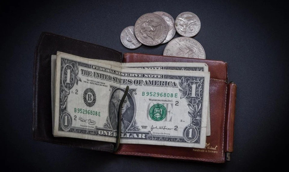 Доллар на торгах прибавил почти 1 тенге в стоимости