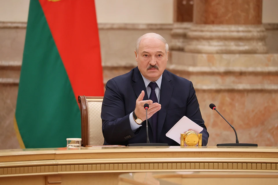Лукашенко заявил, что при помощи мигрантов западные страны сдерживают армию Белоруссии.