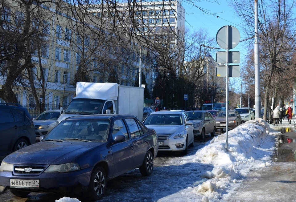 На двух улицах Орла с января запретят парковку