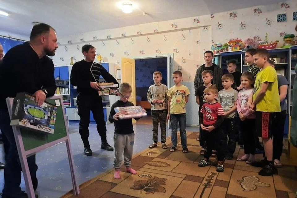 Общественники передали гуманитарную помощь в три прифронтовых населенных пункта ЛНР. Фото: ОО "Мемориал"