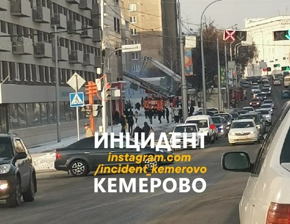 В Кемерове студентов крупного вуза эвакуировали. Фото: ВКонтакте/incident_42.