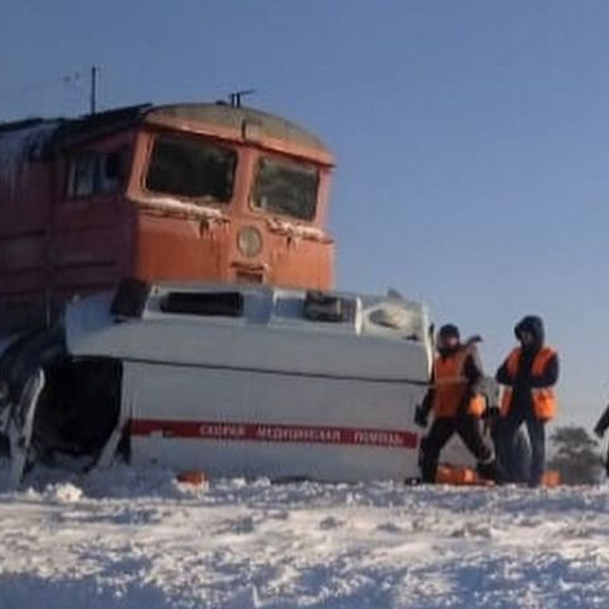 Врач скорой помощи погиб после столкновения с локомотивом в Хабаровском  крае - KP.RU