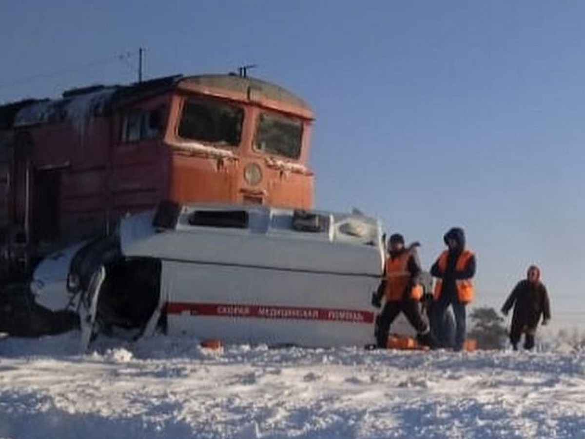 Врач скорой помощи погиб после столкновения с локомотивом в Хабаровском  крае - KP.RU