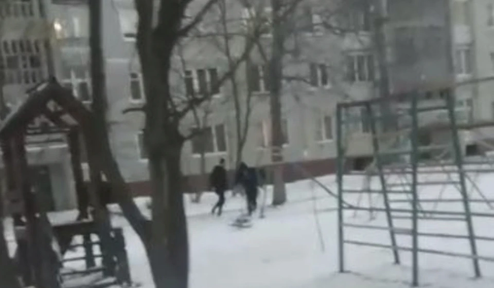 В Вязьме группа местных жителей избила мужчину. Фото: «Пусть говорят Вязьма» в соцсетях.