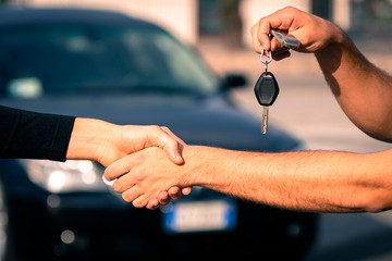 Автоэксперт объяснил, как не стать жертвой мошенников при продаже автомобиля