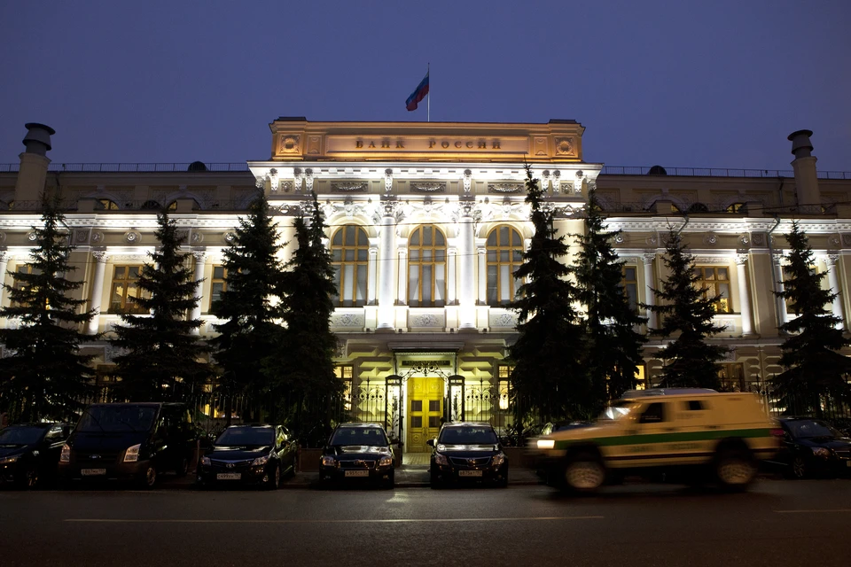 Российские банки предложили ограничить размер вкладов для малоимущих до 300 тысяч рублей