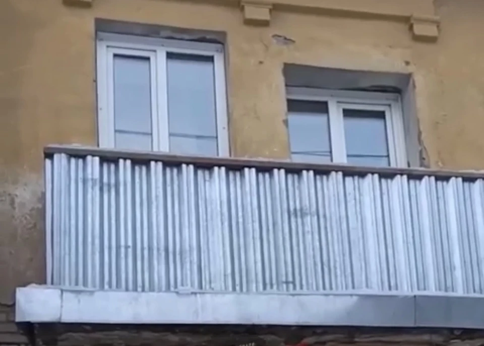 Житель Кузбасса повесил на балконе двух кошек на глазах у детей. Фото: Вконтакте/inc_kuzbass.