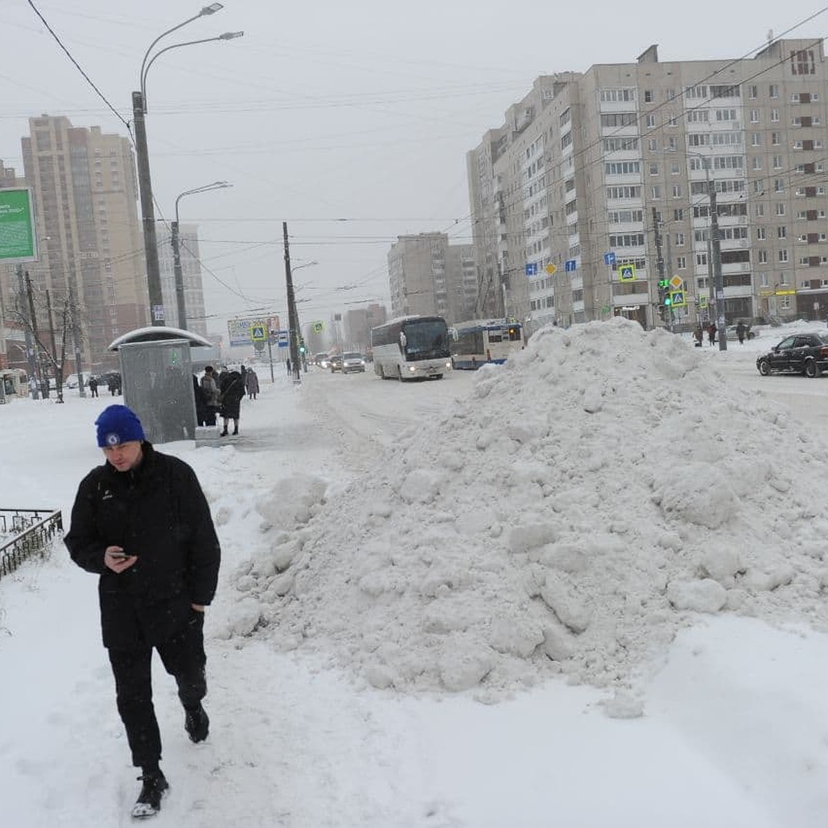 45 тысяч кубометров снега вывезли с улиц Петербурга за сутки - KP.RU