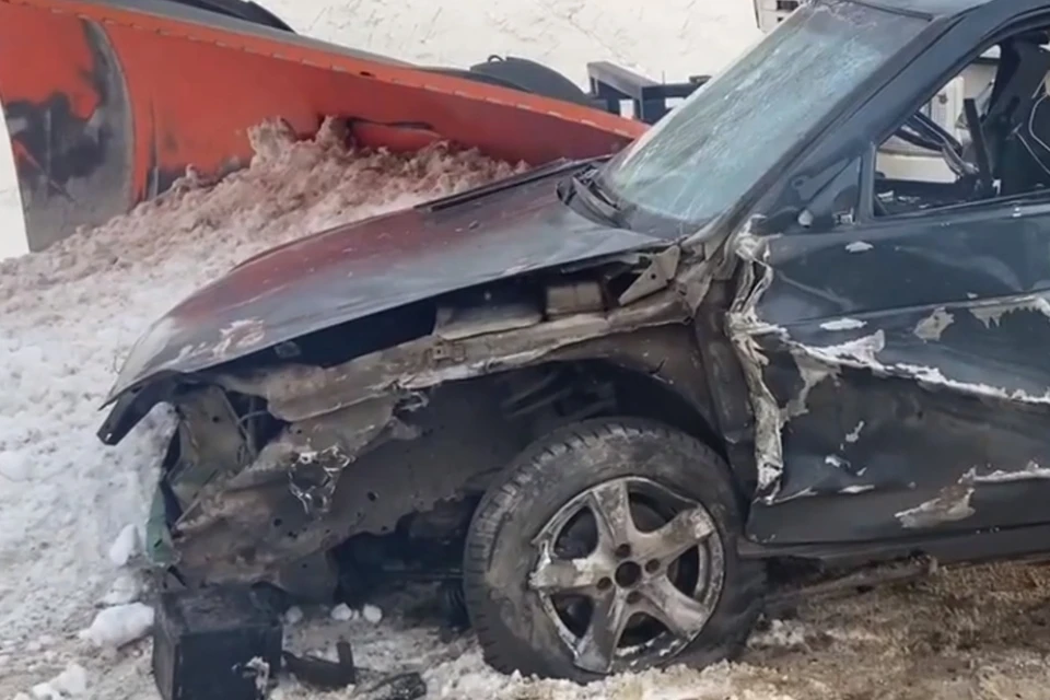 Один человек погиб в столкновении Лады Приоры с двумя грузовиками на трассе «Сибирь»