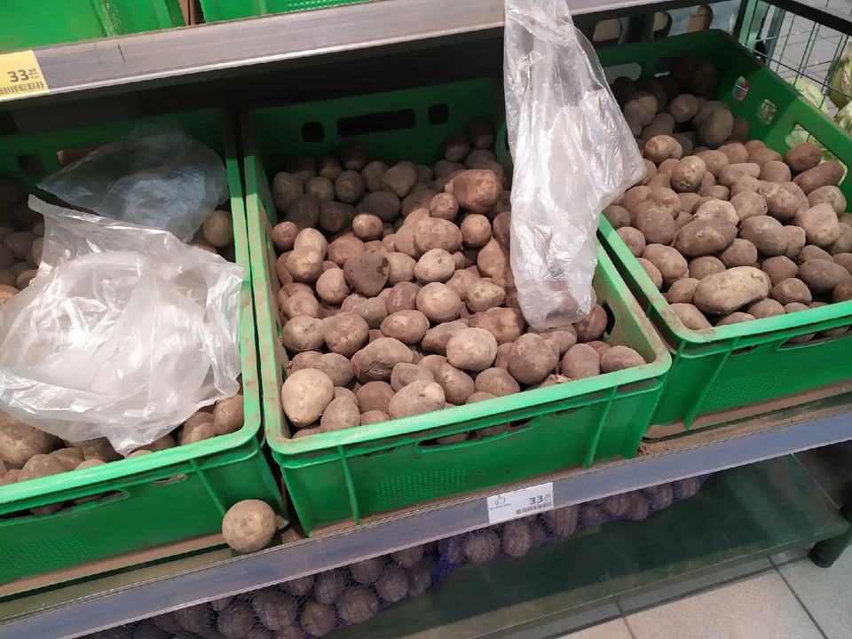 Картошечка в магазинах Твери имеется, но не местная она..