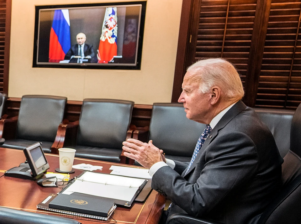 Во вторник 7 декабря президенты США и России провели двухчасовые онлайн-переговоры. Одной из основных тем стала Украина.