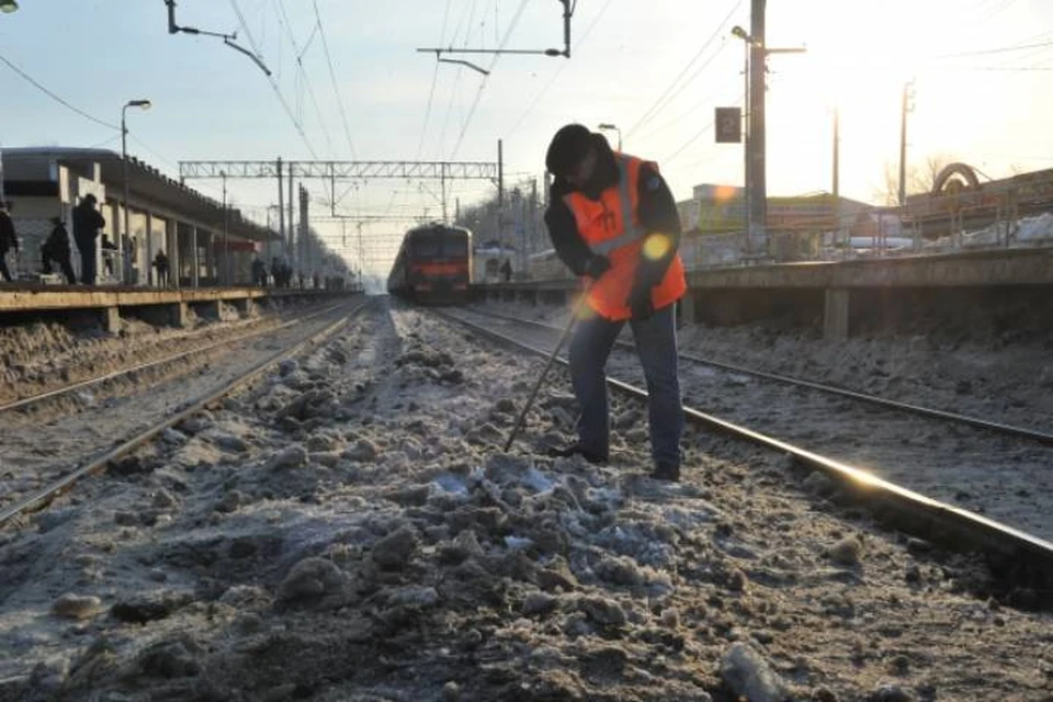 На месте железнодорожной аварии продолжаются восстановительные работы