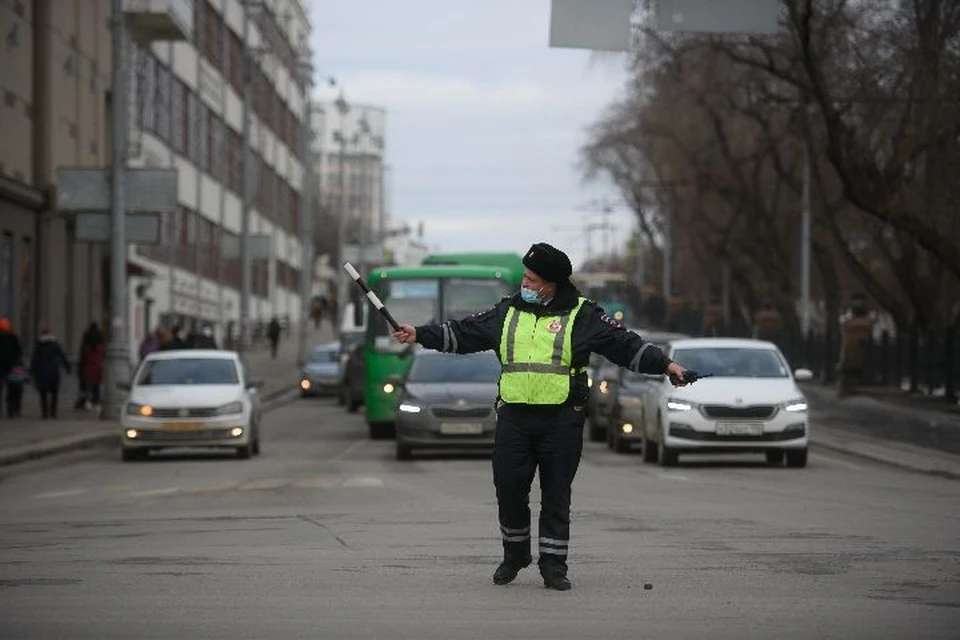 На место ДТП выезжали сотрудники ДПС ГИБДД