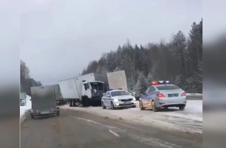 Пробки на трассе пермь. Ситуация на трассе м7 на 10.12. Авария трасса Волга 7 отворот Григорьевское. ДТП 10.12.2022 года в Нытвенском районе.