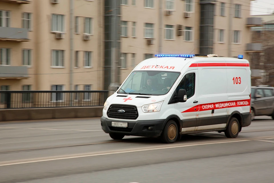 Девочку доставили в больницу на скорой помощи, ее прооперировали. Сейчас она находится в реанимации.