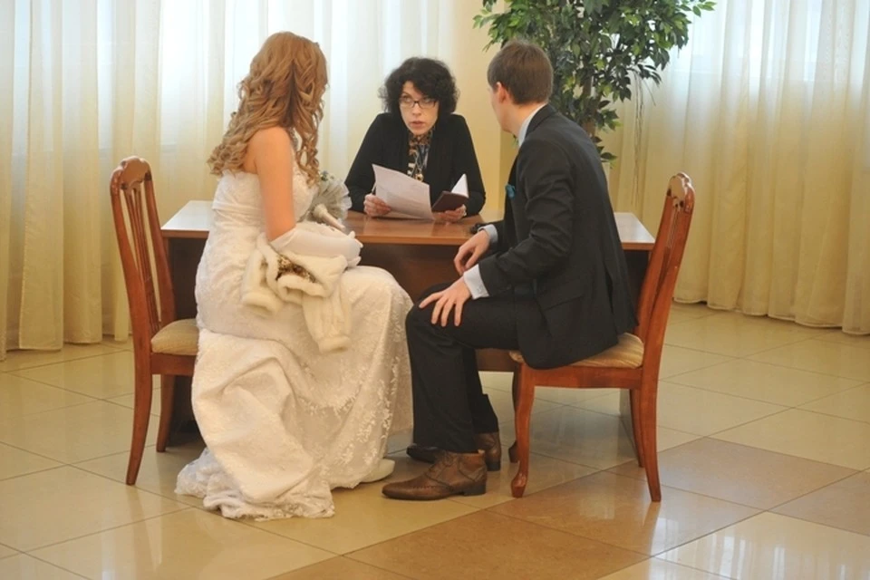 Жители Иркутской области стали чаще жениться