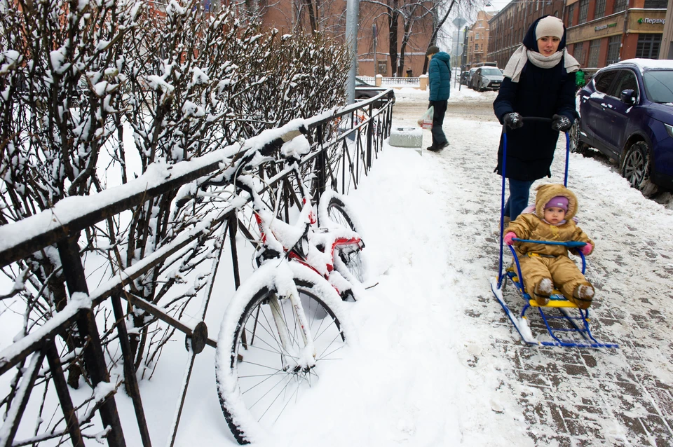 И вновь продолжается снег. А заодно - и проблемы с его уборкой.