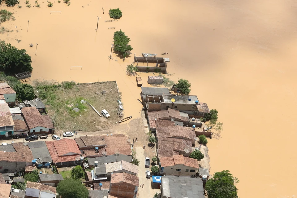 По меньшей мере 12 человек погибли в результате ливней в Бразилии