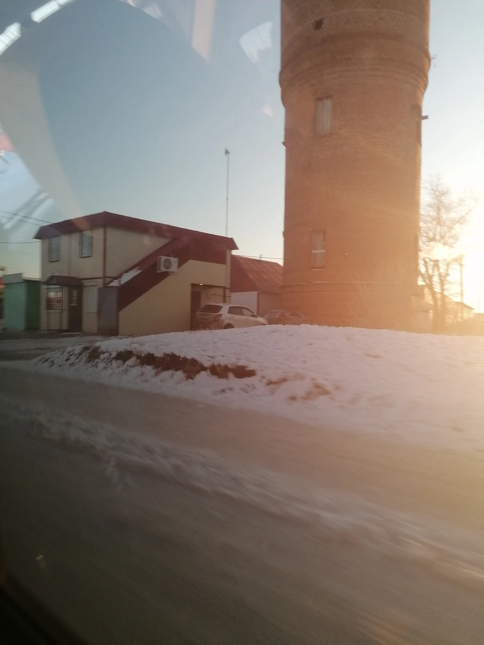 В Самаре снега нет, а в селах - достаточно