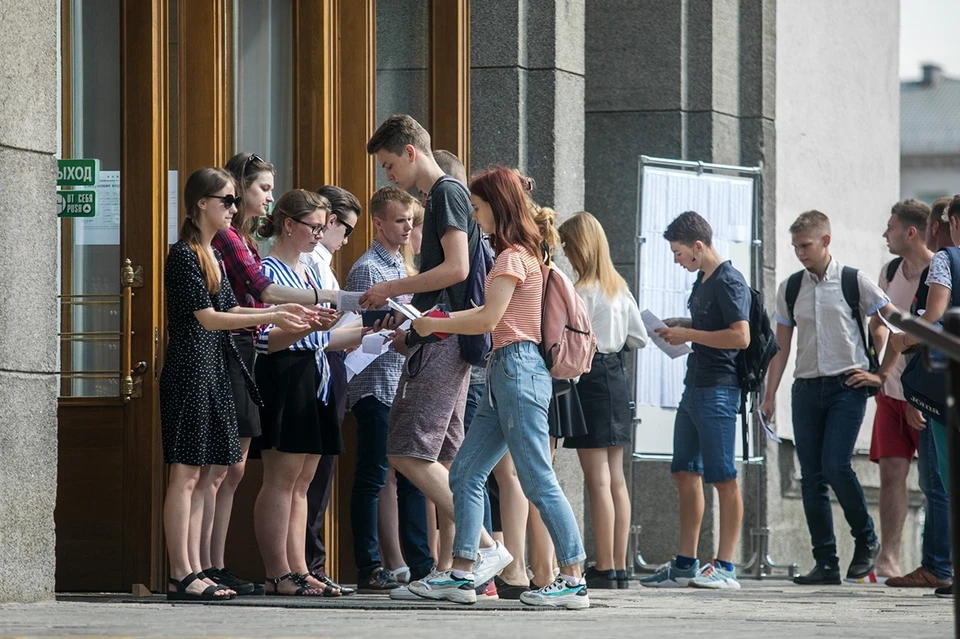 Новшества, возможно, немного разгрузят приемные комиссии в вузах - для них поступление самая горячая пора