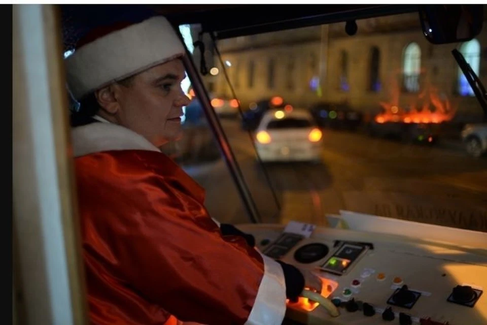 После салюта 31 декабря в 01:20 к остановкам «Драмтеатр» и «ДК Губернаторский» подадут восемь трамваев.