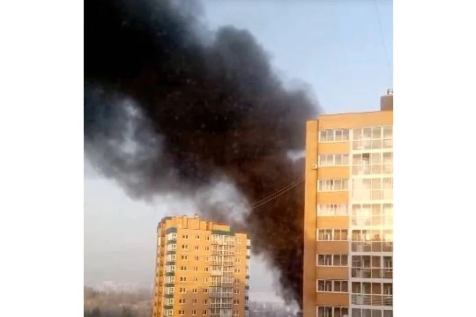 Строительная площадка на улице Якоби загорелась в Иркутске